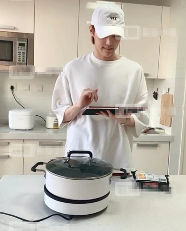 假分手？李汶翰易易紫被曝中秋聚餐，网友化身