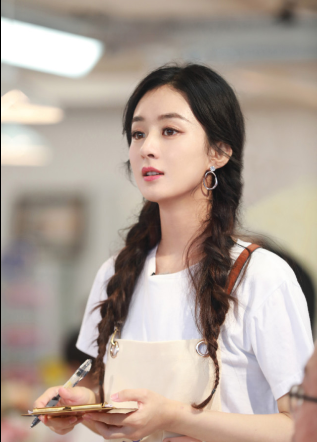 赵丽颖不是纯天然美女？黑粉发文晒图力证做了