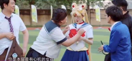 贾玲槽鞠婧祎心机重鞋底高，化妆师说她耍大牌
