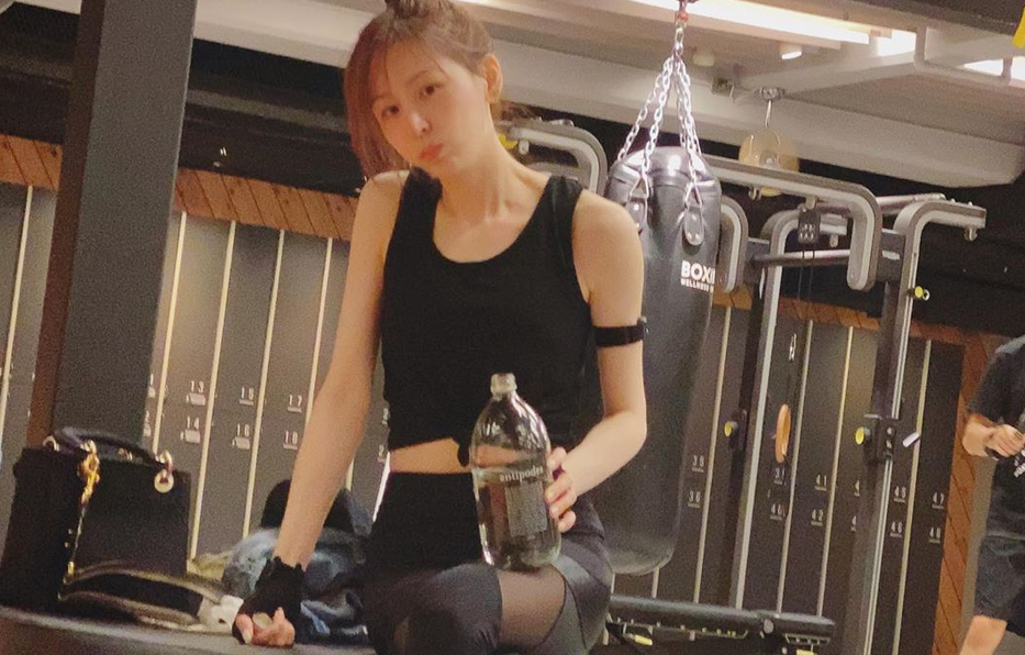 38岁王心凌晒健身照，20年少女身材未变，但颜值