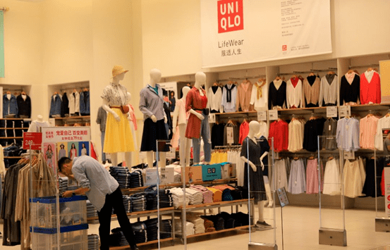 优衣库也撑不住了？净利润暴跌…