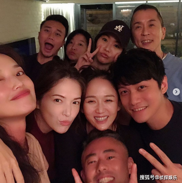 陈乔恩带男友与舒淇等小聚，两人当众贴脸合影