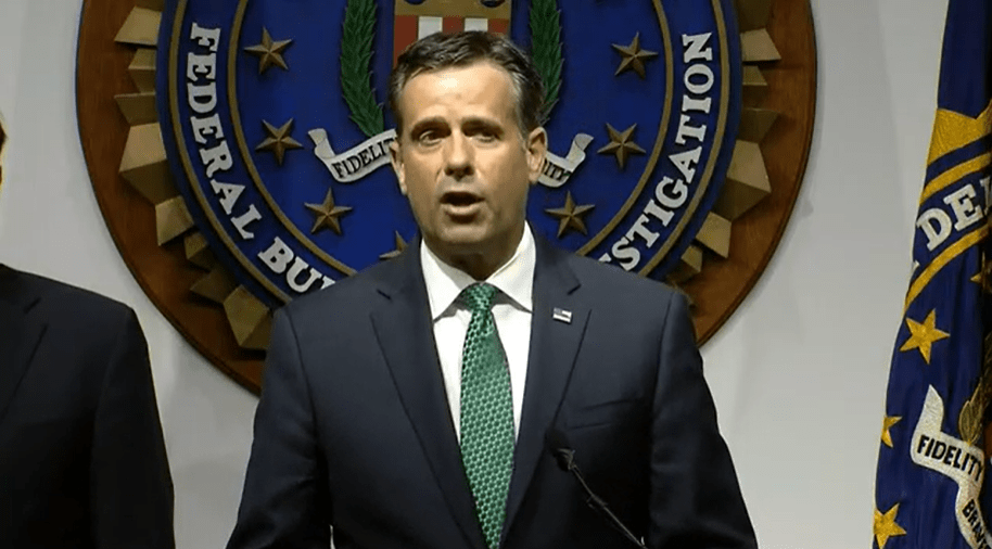 美大选在即,老套的剧情果然上演了