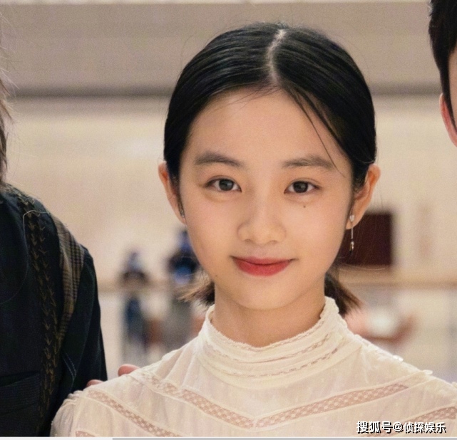孙莉晒大女儿称“长大后你就成了我”，多多花