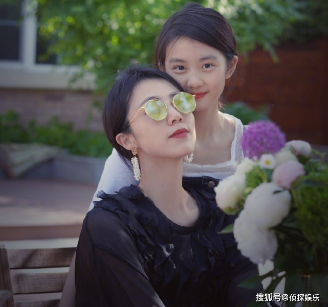 孙莉晒大女儿称“长大后你就成了我”，多多花