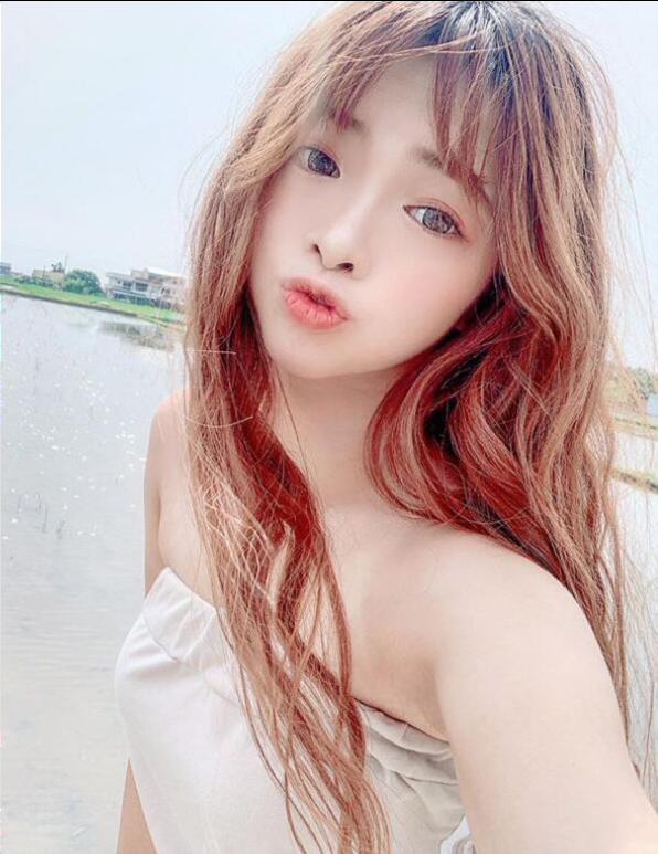 甜美女星被逼全素颜录节目，真面目大饼脸塌鼻