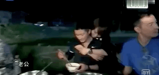 太甜了！硬汉也柔情，有一种爱情叫吴京谢楠…