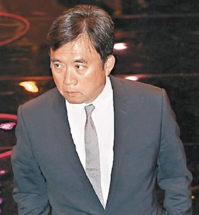 忽变富贵？当红小花被传得前TVB主席陈国强“宠