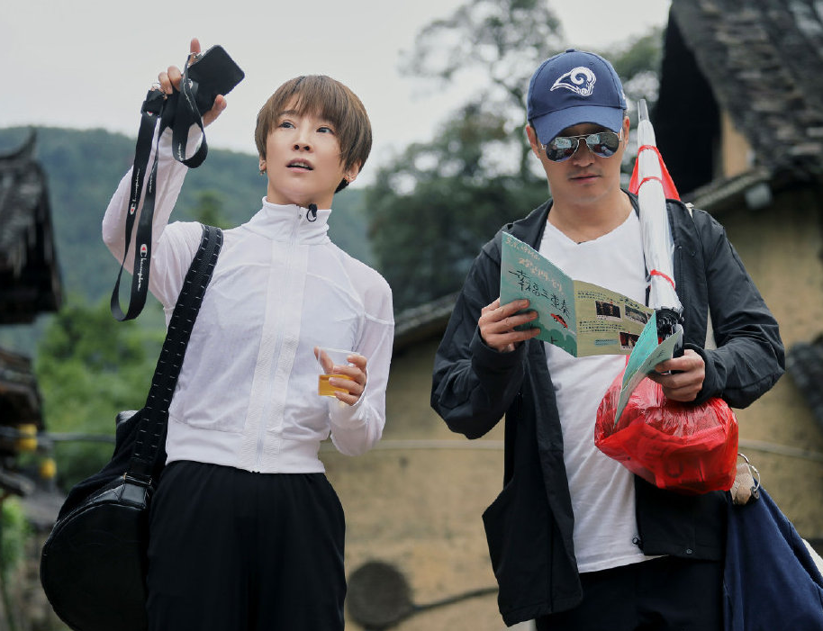 谢楠积极炫耀老公！吴京21岁影视作品被公开，温