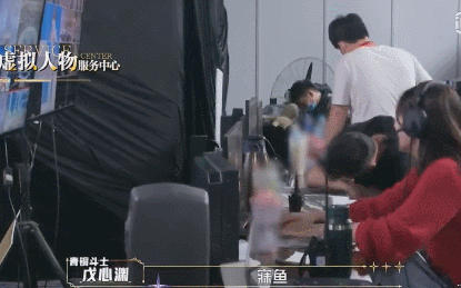 跨新星舞台事故，选手后空翻弄歪头，丁程鑫试