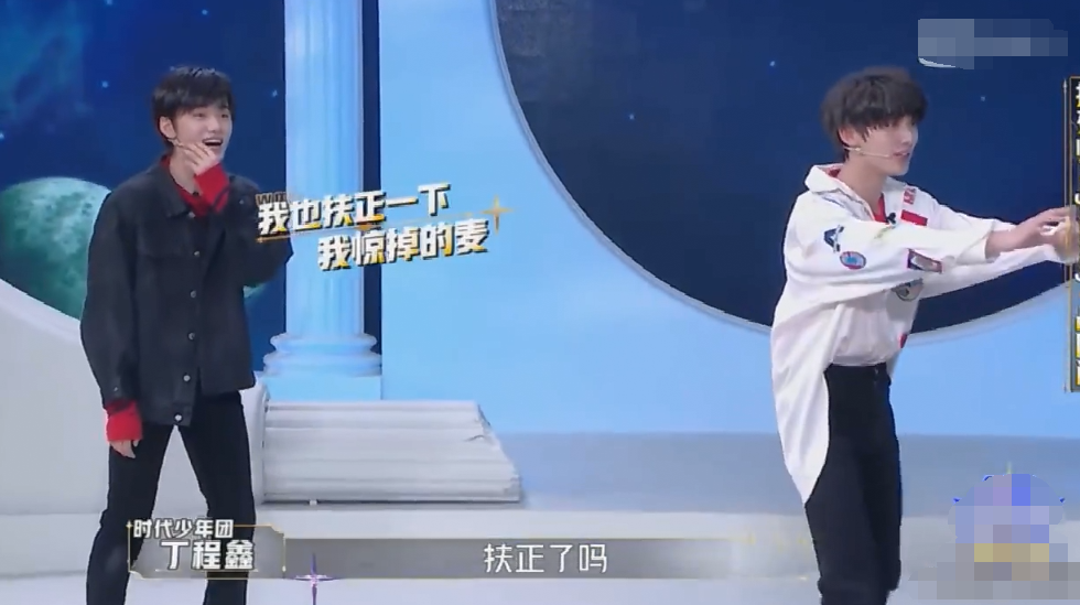 跨新星舞台事故，选手后空翻弄歪头，丁程鑫试