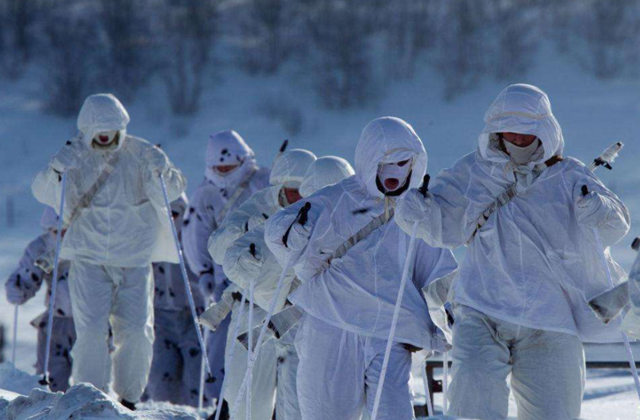 零下70度低温，俄罗斯士兵怎么御寒？这套30万装