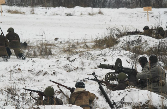 零下70度低温，俄罗斯士兵怎么御寒？这套30万装