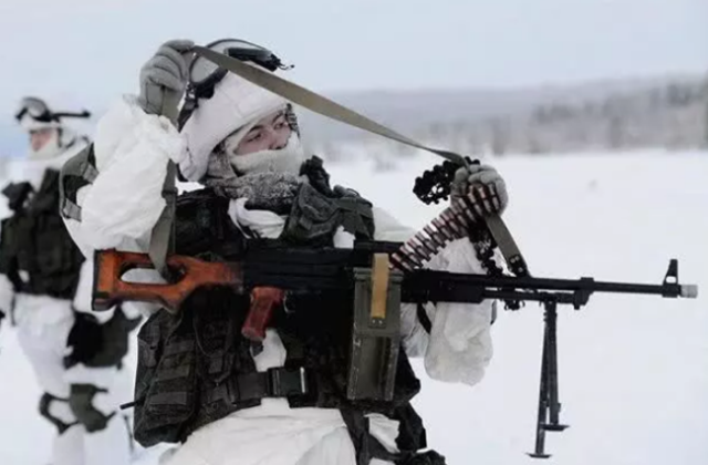 零下70度低温，俄罗斯士兵怎么御寒？这套30万装