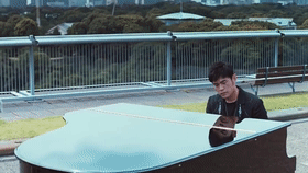 你凭什么这么拽？因为他是周杰伦