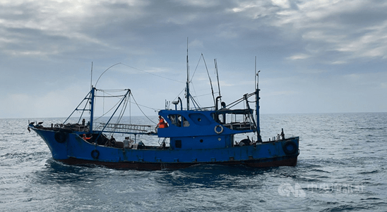 台海巡队又以“越界”为由强行登检大陆船只，