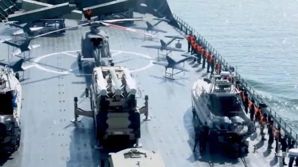 “巡洋舰”还是“无人机航母”,伊朗万吨舰服