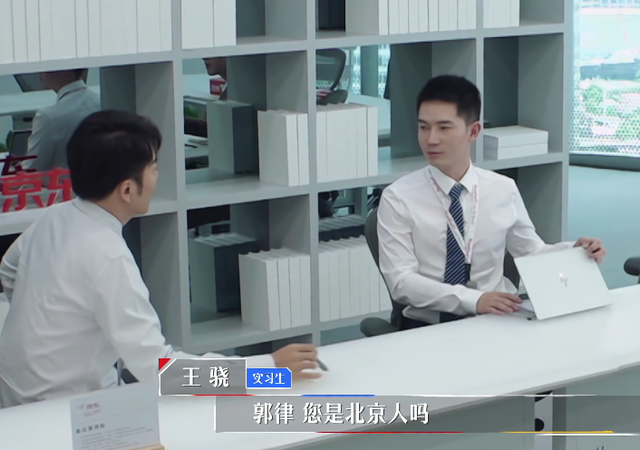《心动offer》周深盲目夸赞显稚嫩，何炅一针见血