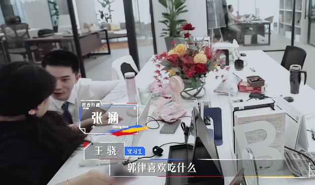 《心动offer》周深盲目夸赞显稚嫩，何炅一针见血