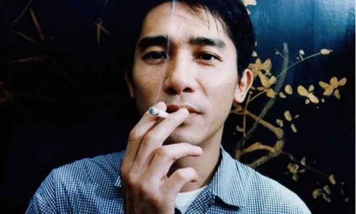 58岁“韦小宝”与三位老婆同框，堵嘴卖萌，仿佛