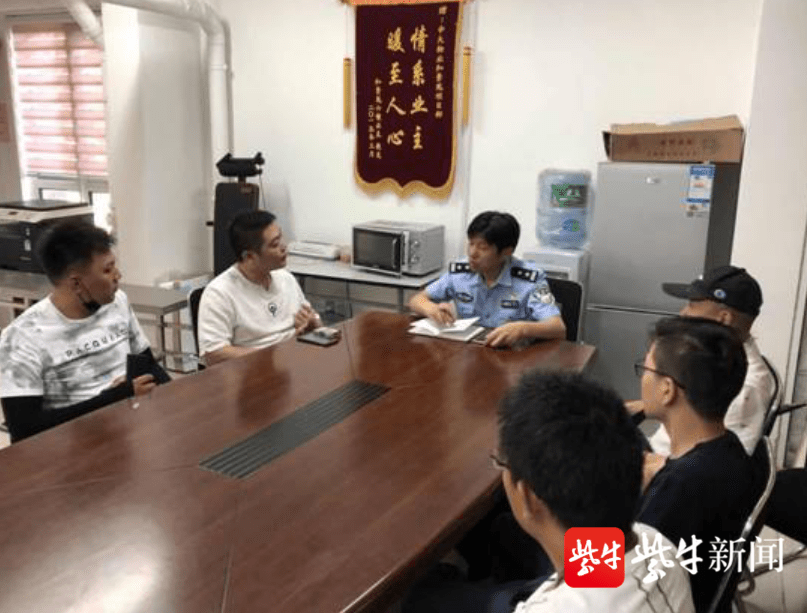 苏州这名民警是“网红”，小区七成居民加他“