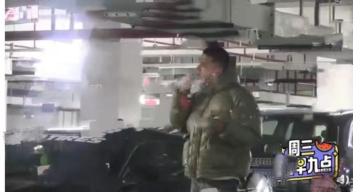 1恋情又添一锤！吴谨言洪尧被拍进出同一单元楼