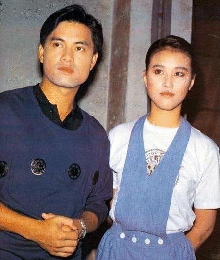 姐弟恋小7岁“小狼狗”，53岁周海媚爱心泛滥，