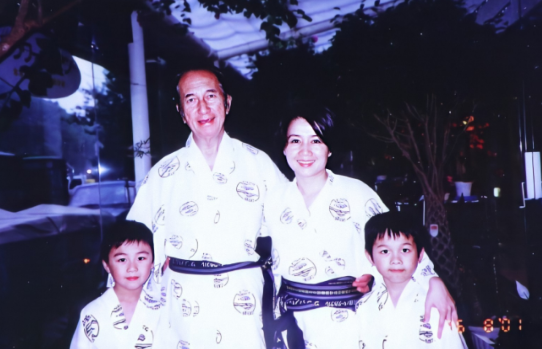 生孩子太拼，赌王四太9年剖5胎，吴佩慈6年4胎，