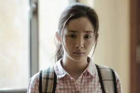 杨幂翘起的手指，暴露了一个女演员的素质