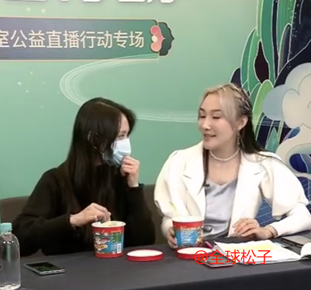 新人设？郑爽直播未做造型头发出油，被质疑是