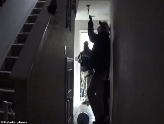 美特工突袭佛州前卫生部科学家住所 曾因拒绝操