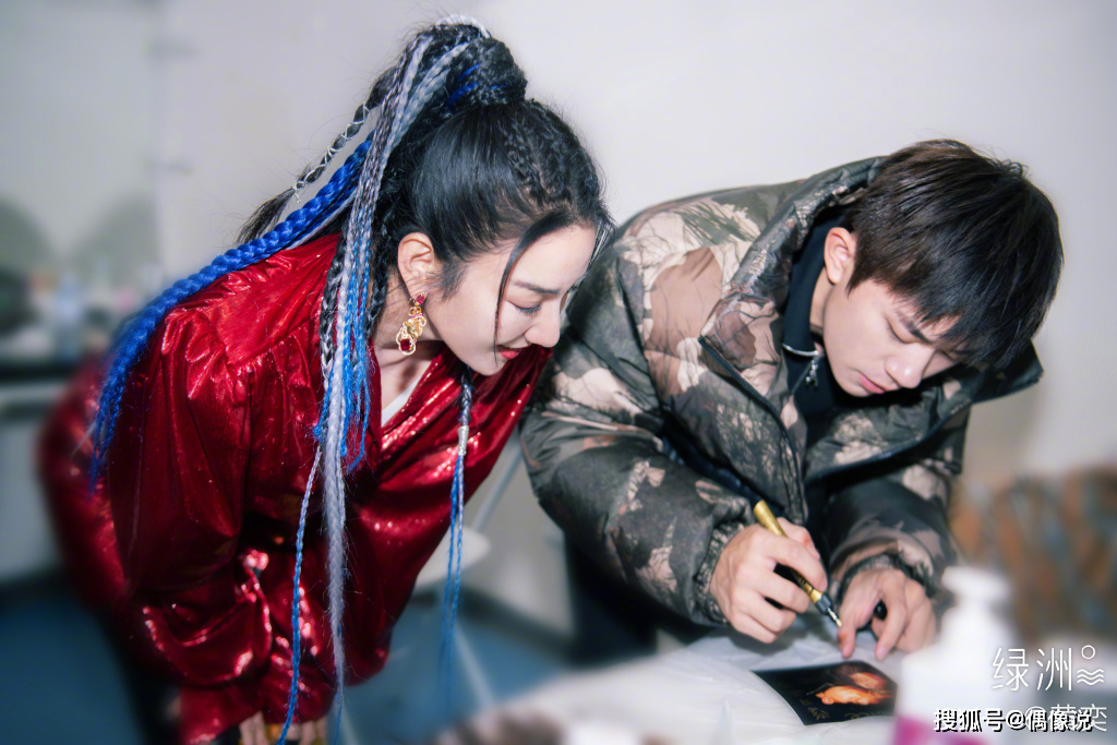黄奕第一次帮女儿追星，获易烊千玺签名照！千