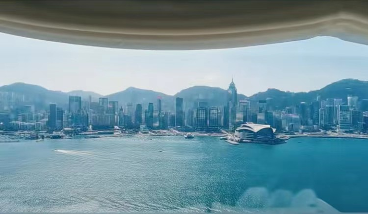 黎姿上亿豪宅罕曝光，睁眼即海景俯瞰维港，室