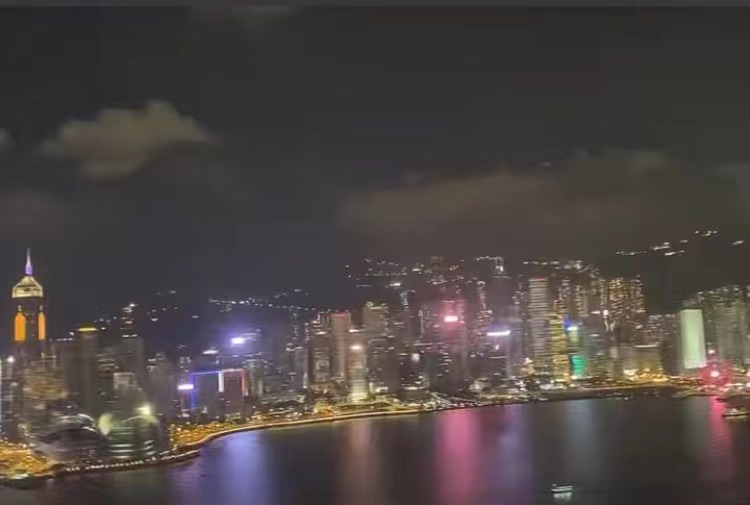 黎姿上亿豪宅罕曝光，睁眼即海景俯瞰维港，室