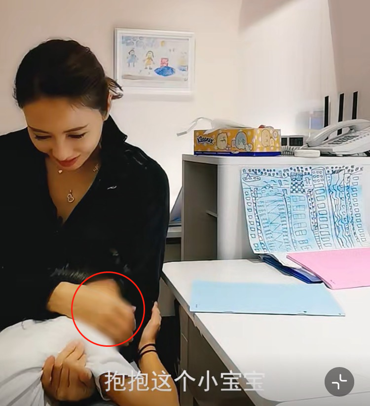 黎姿上亿豪宅罕曝光，睁眼即海景俯瞰维港，室