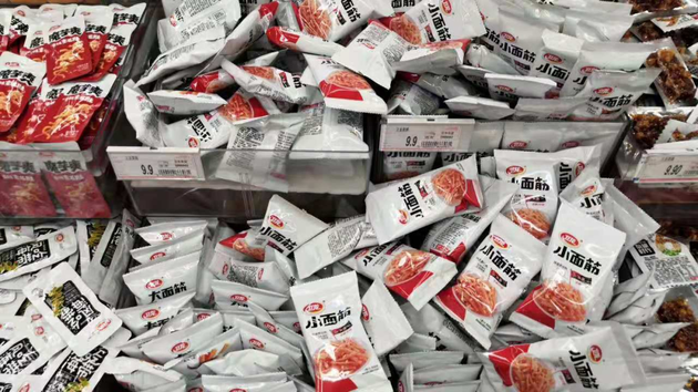 “辣条一哥”卫龙的发家史：从小作坊到年营收