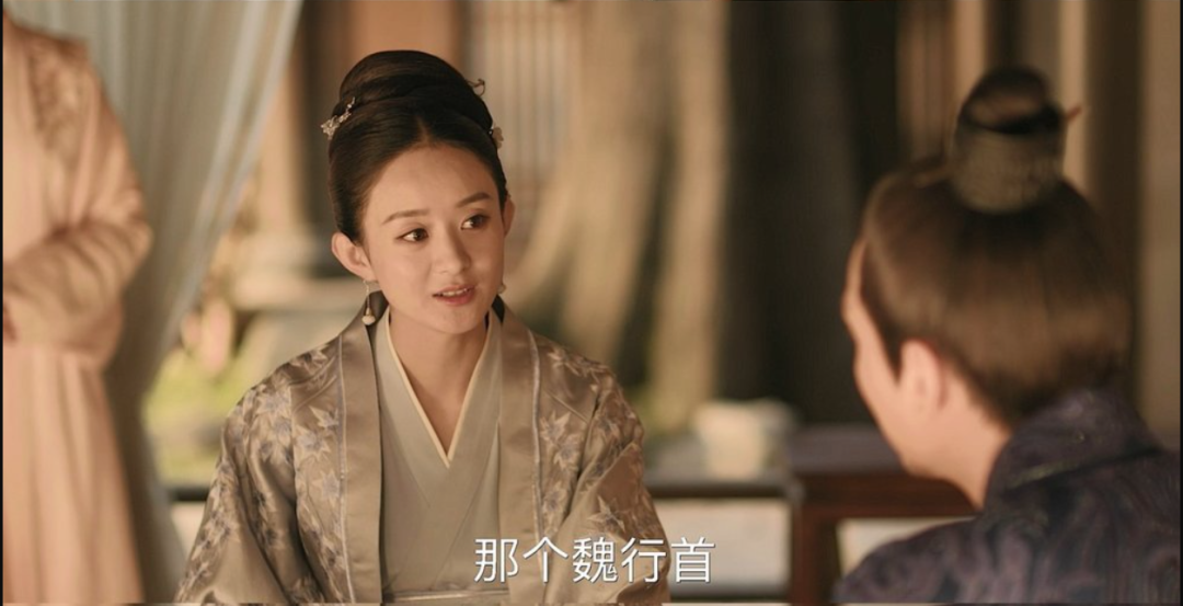 赵丽颖眼窝太深显老，其实她天生就这样，杨幂