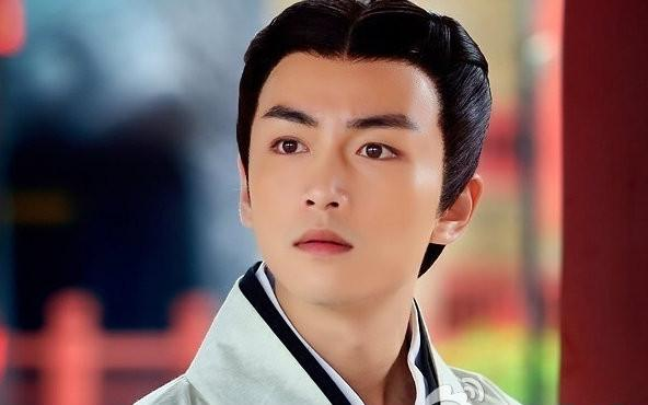 刘亦菲时隔14年再演古装剧，粉丝不满男主陈晓，
