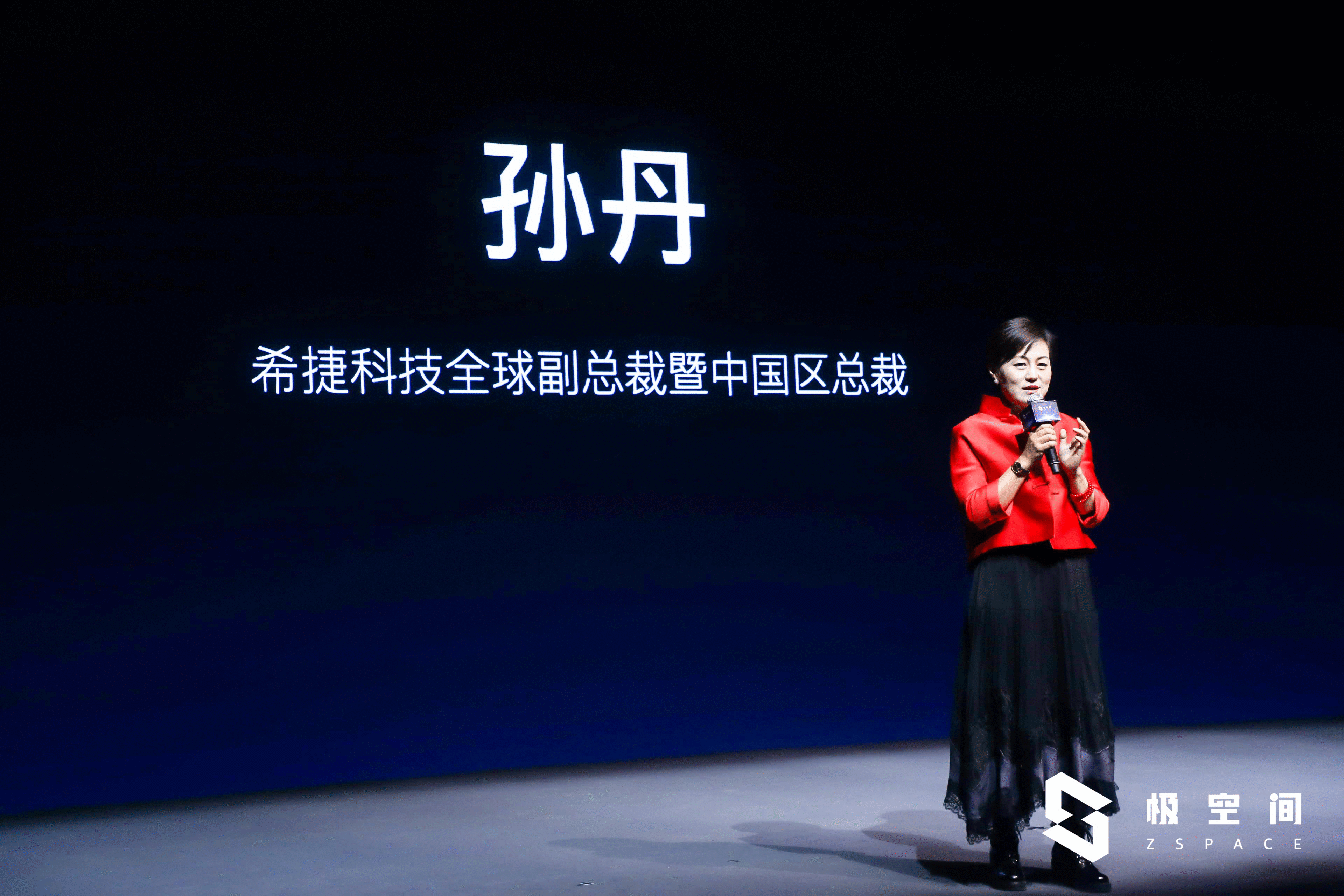 私有云行业破局者 极空间家庭私有云Z4/Z2正式发