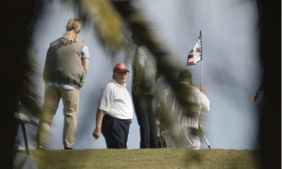 特朗普5天4次被拍到去打高尔夫,白宫依然在说“