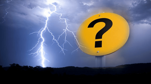 董事长锤伤总经理背后：近百次变更、15层股权，