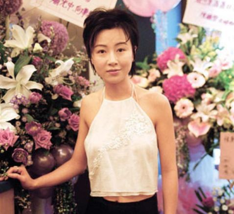 年轻时颜值不输黎姿，被称最美“古装美女”，