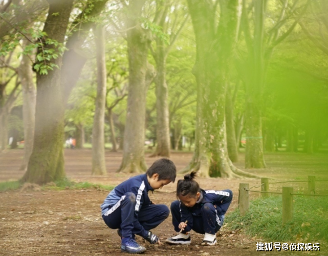 孙俪晒老公视角美照甜如少女，邓超单膝跪地为