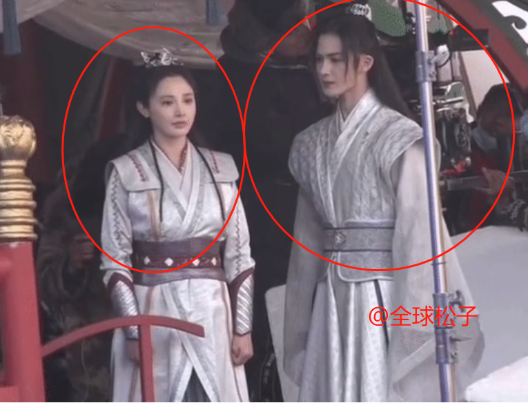 彭小苒新剧造型曝光，服装略拉胯，与朱正廷搭